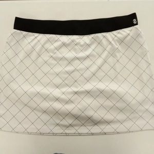 IZOD Lined Stretch Golf Skirt White with Black Pattern